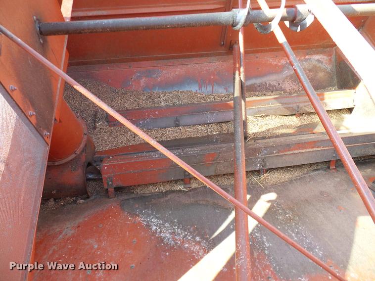 image for item DA6850 1980 International 1480 combine