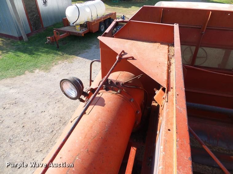 image for item DA6850 1980 International 1480 combine
