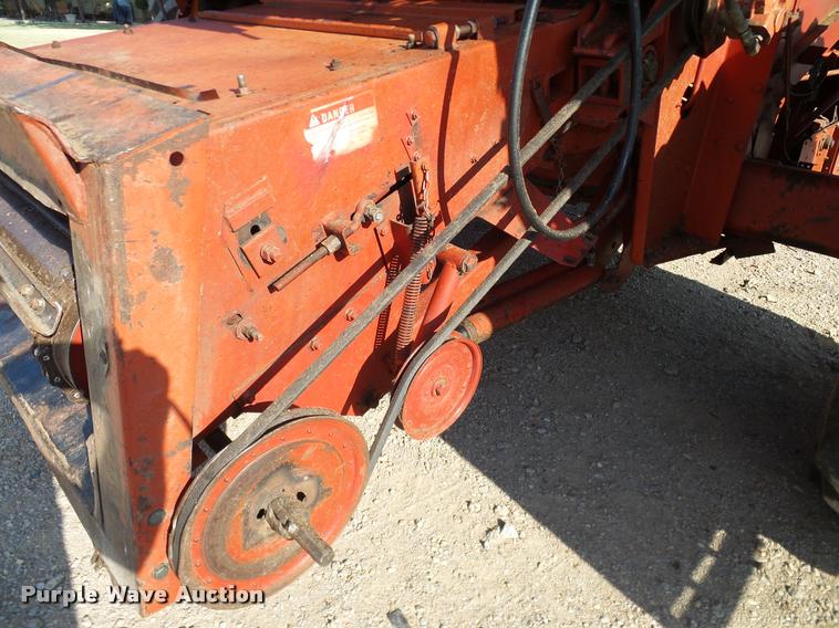 image for item DA6850 1980 International 1480 combine