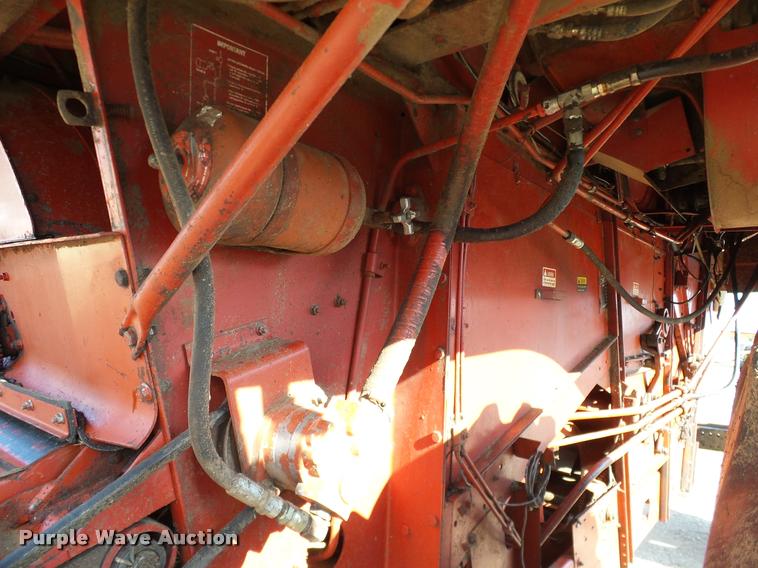 image for item DA6850 1980 International 1480 combine