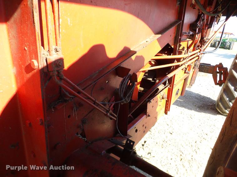 image for item DA6850 1980 International 1480 combine