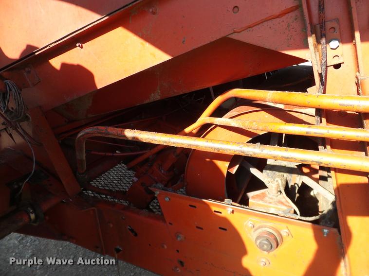 image for item DA6850 1980 International 1480 combine