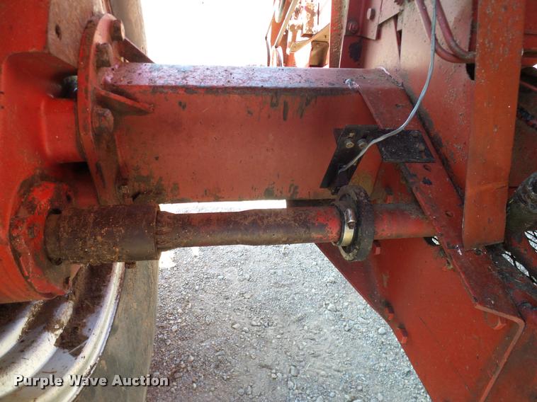 image for item DA6850 1980 International 1480 combine