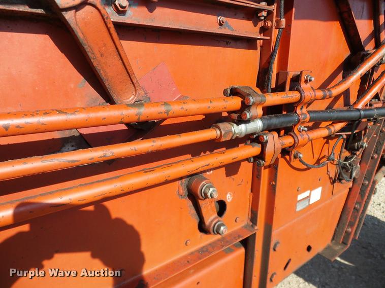 image for item DA6850 1980 International 1480 combine