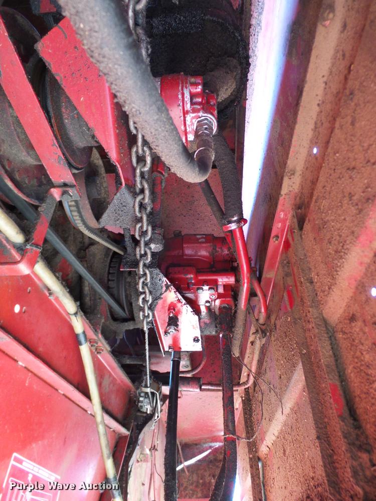 image for item DA6850 1980 International 1480 combine