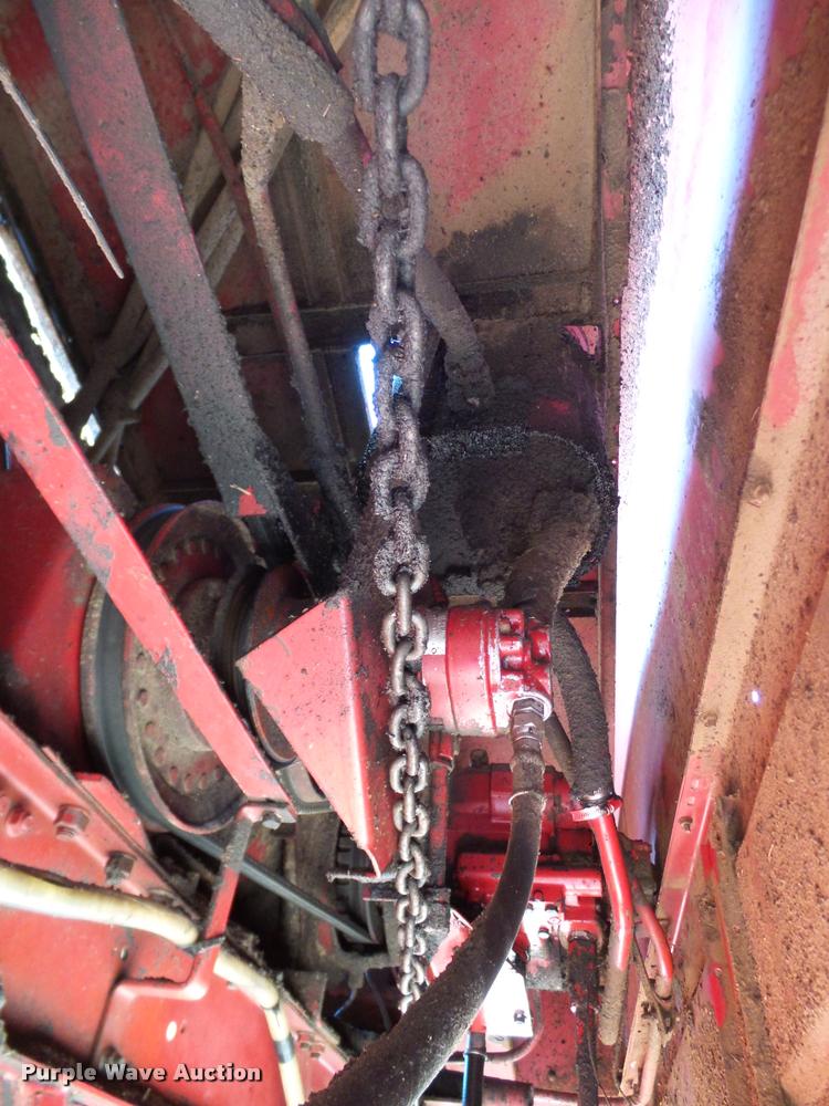 image for item DA6850 1980 International 1480 combine