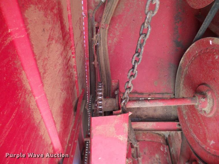 image for item DA6850 1980 International 1480 combine