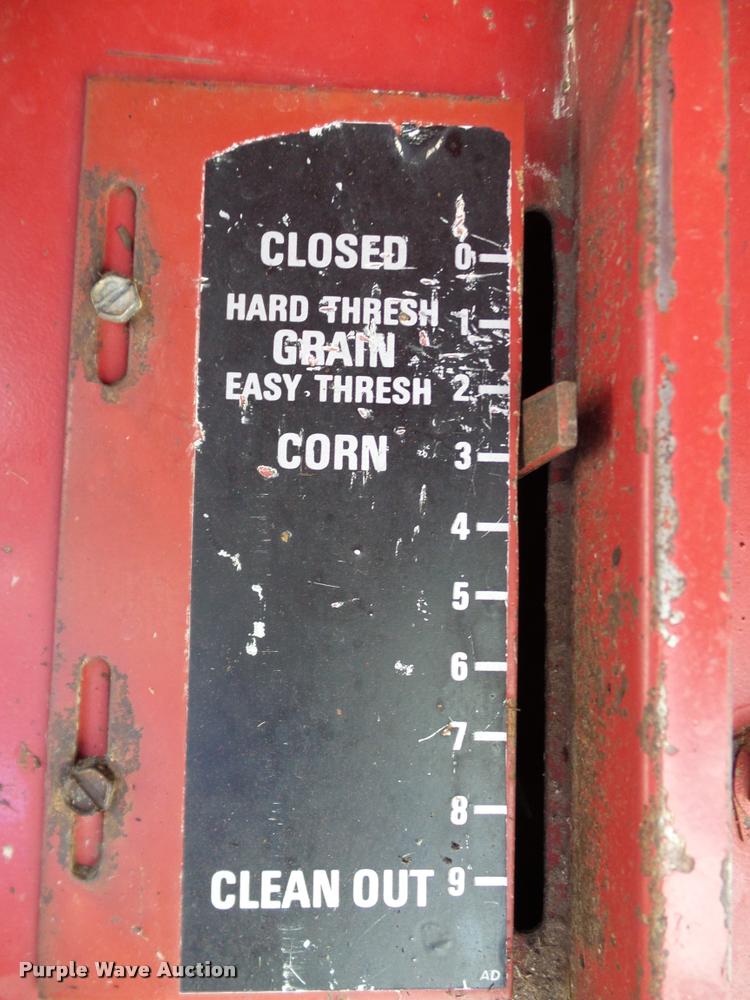 image for item DA6850 1980 International 1480 combine