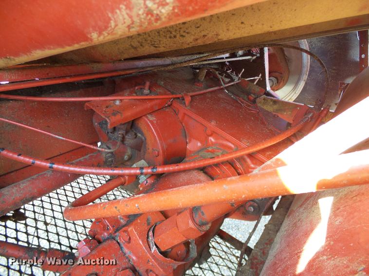image for item DA6850 1980 International 1480 combine