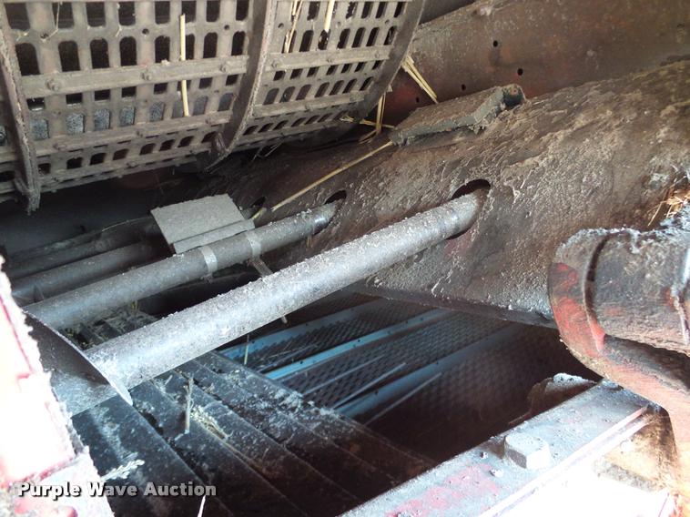 image for item DA6850 1980 International 1480 combine
