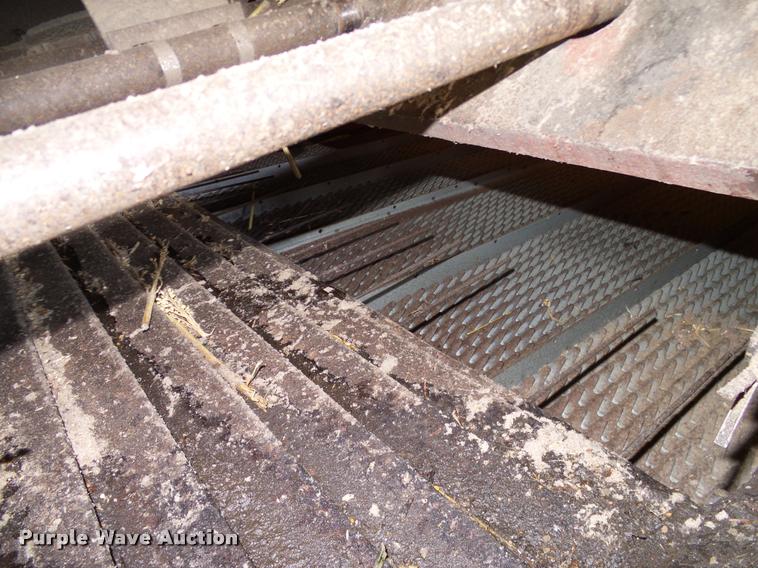 image for item DA6850 1980 International 1480 combine