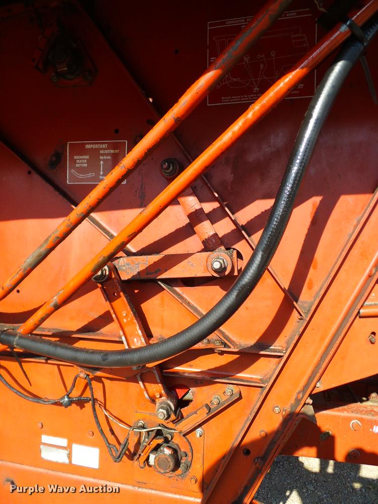 image for item DA6850 1980 International 1480 combine