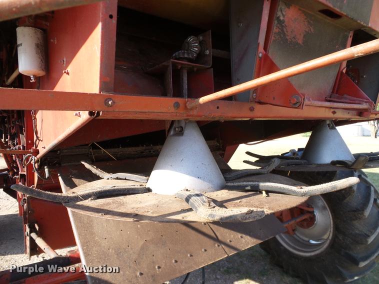 image for item DA6850 1980 International 1480 combine