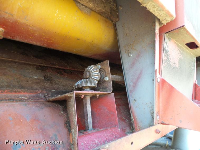 image for item DA6850 1980 International 1480 combine
