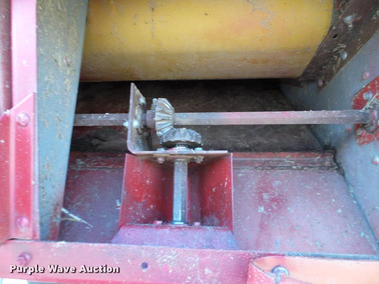 image for item DA6850 1980 International 1480 combine