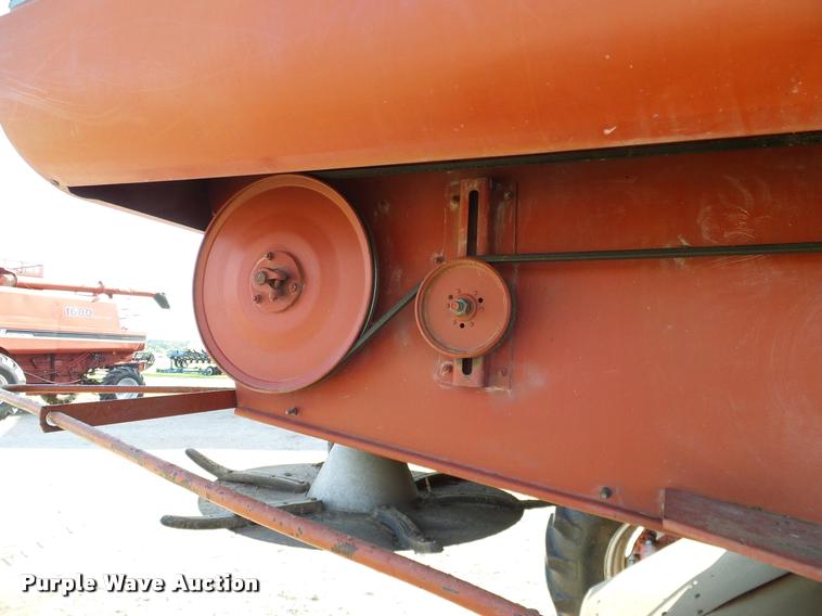 image for item DA6850 1980 International 1480 combine