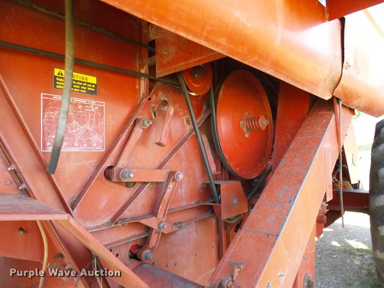 image for item DA6850 1980 International 1480 combine