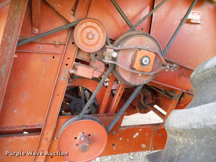image for item DA6850 1980 International 1480 combine