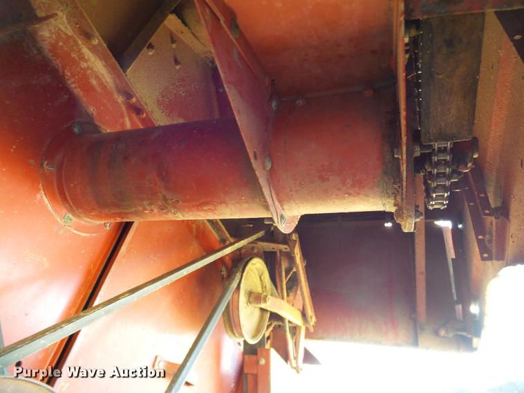 image for item DA6850 1980 International 1480 combine