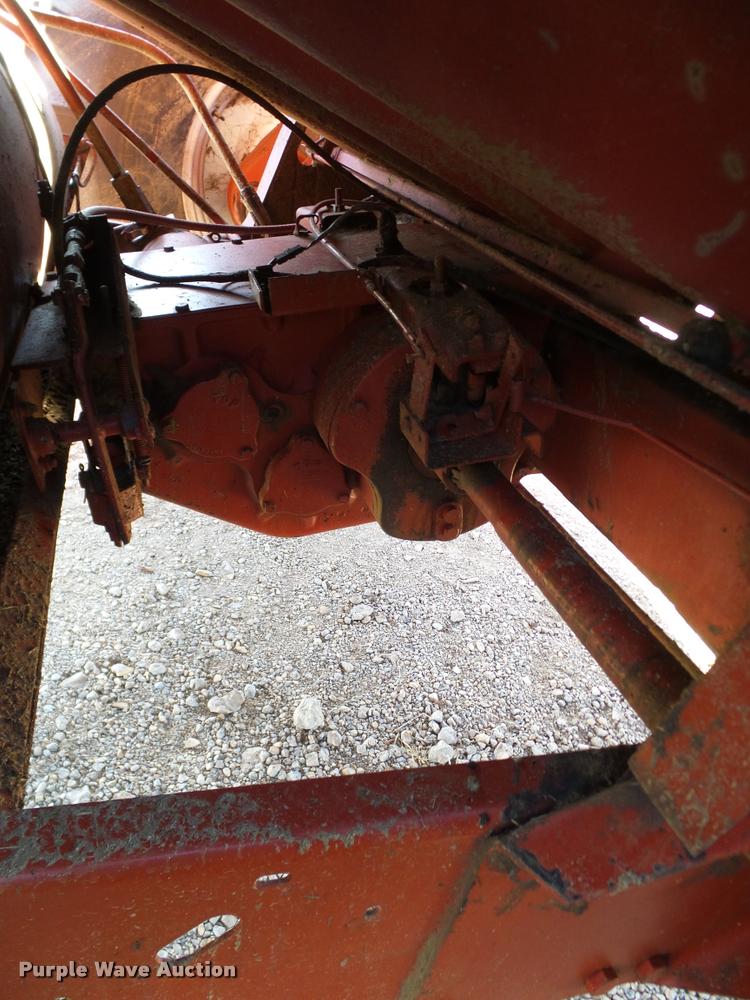 image for item DA6850 1980 International 1480 combine