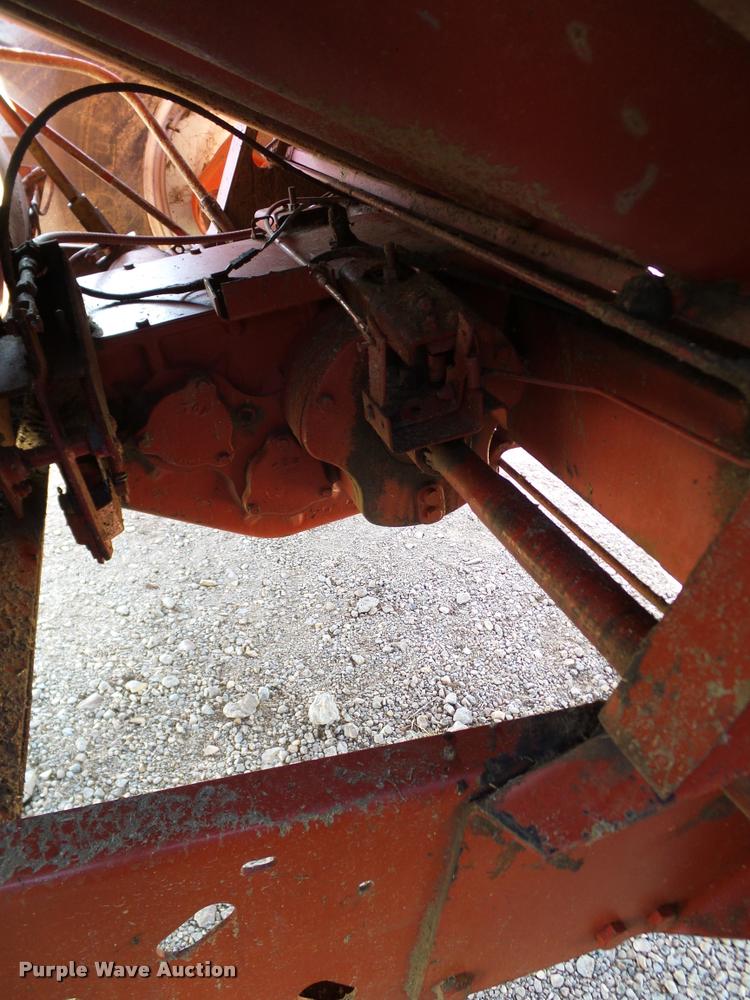 image for item DA6850 1980 International 1480 combine