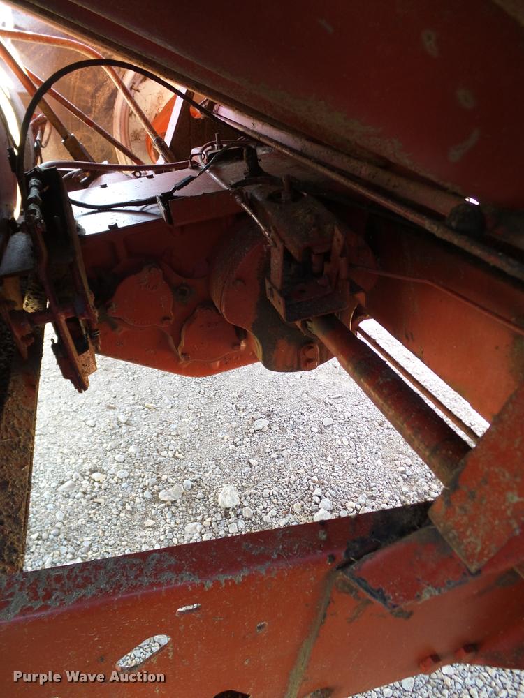 image for item DA6850 1980 International 1480 combine