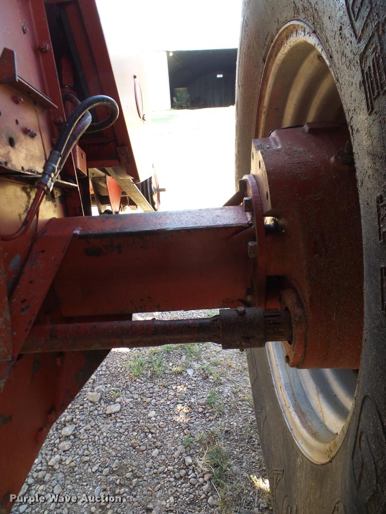 image for item DA6850 1980 International 1480 combine
