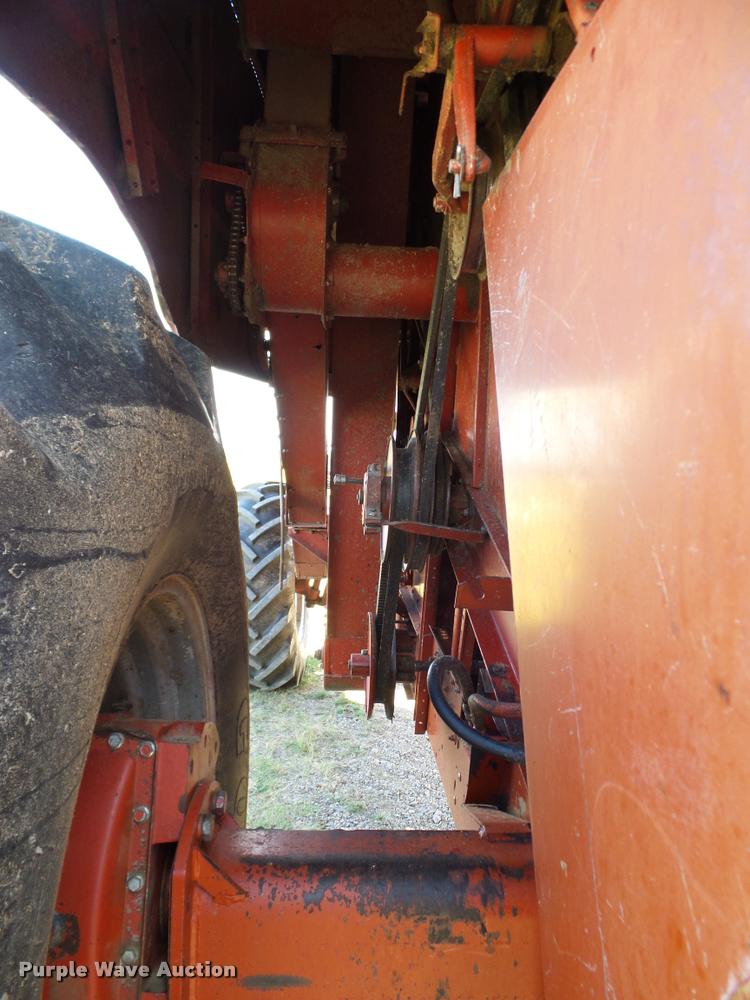 image for item DA6850 1980 International 1480 combine