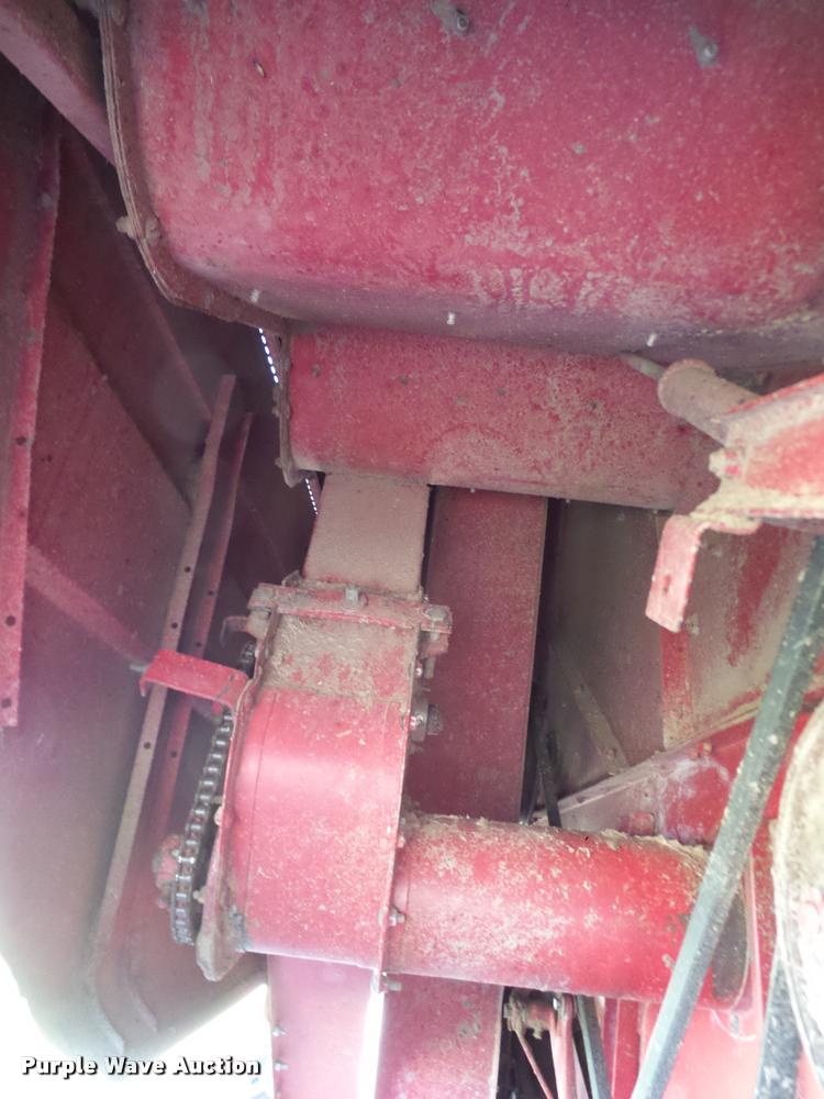 image for item DA6850 1980 International 1480 combine