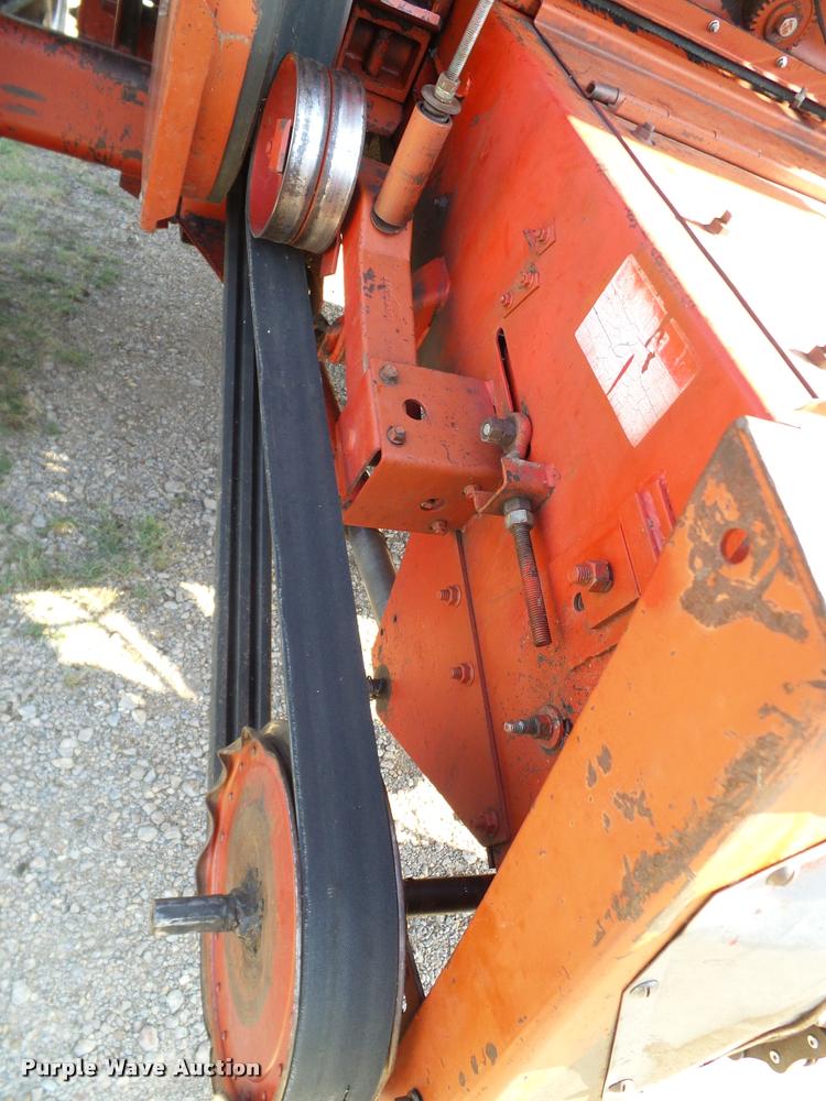 image for item DA6850 1980 International 1480 combine