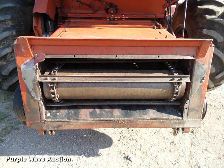 image for item DA6850 1980 International 1480 combine