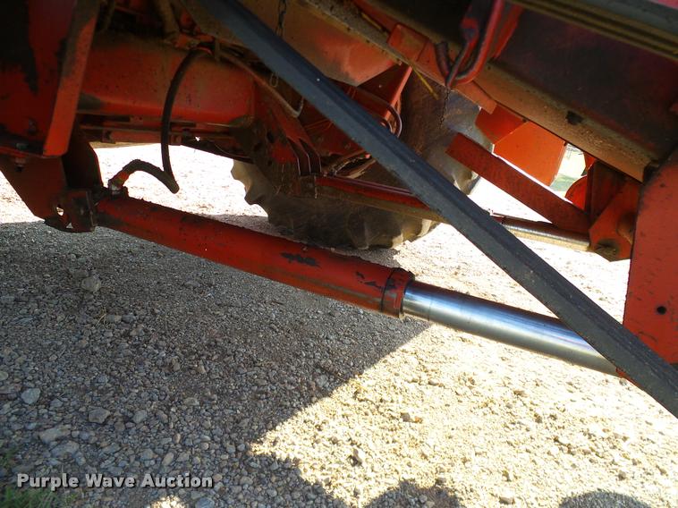 image for item DA6850 1980 International 1480 combine