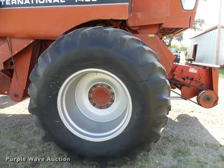 image for item DA6850 1980 International 1480 combine