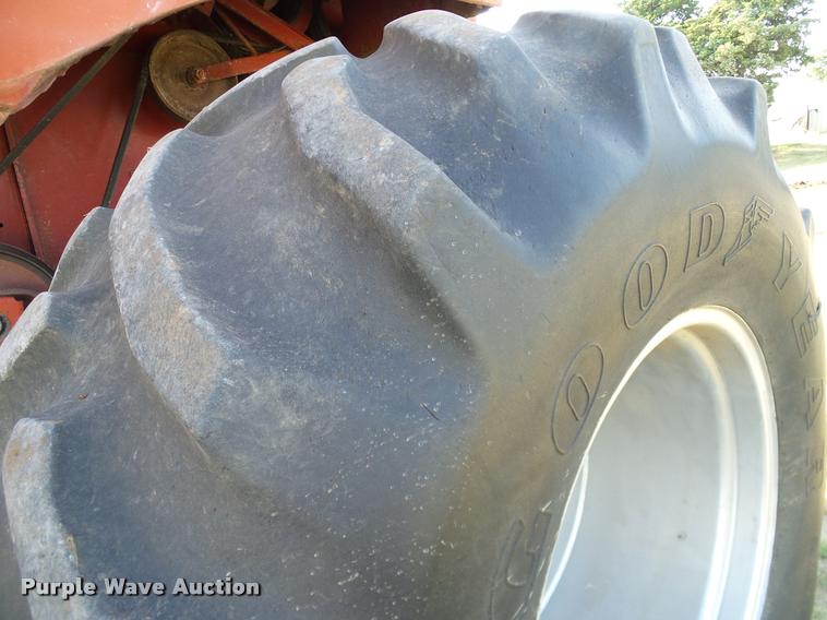 image for item DA6850 1980 International 1480 combine