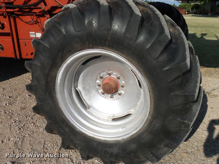 image for item DA6850 1980 International 1480 combine