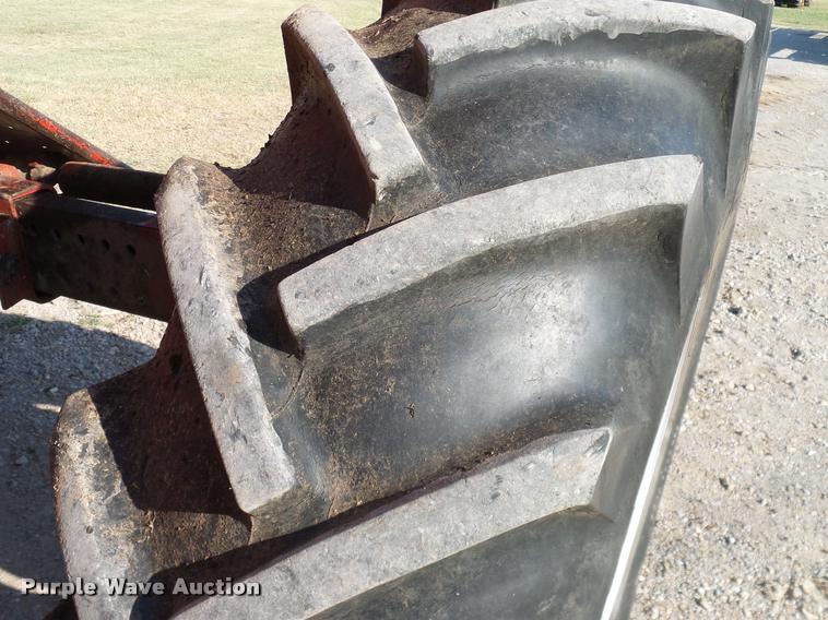 image for item DA6850 1980 International 1480 combine