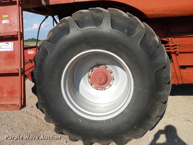 image for item DA6850 1980 International 1480 combine