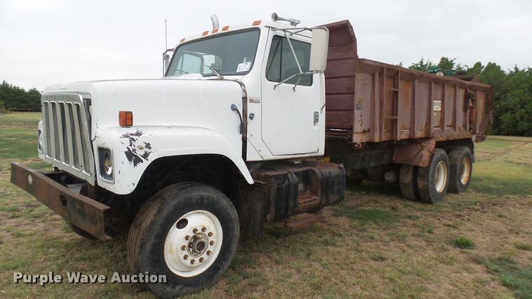 image for item DA7769 1978 International F2554 manure spreader truck