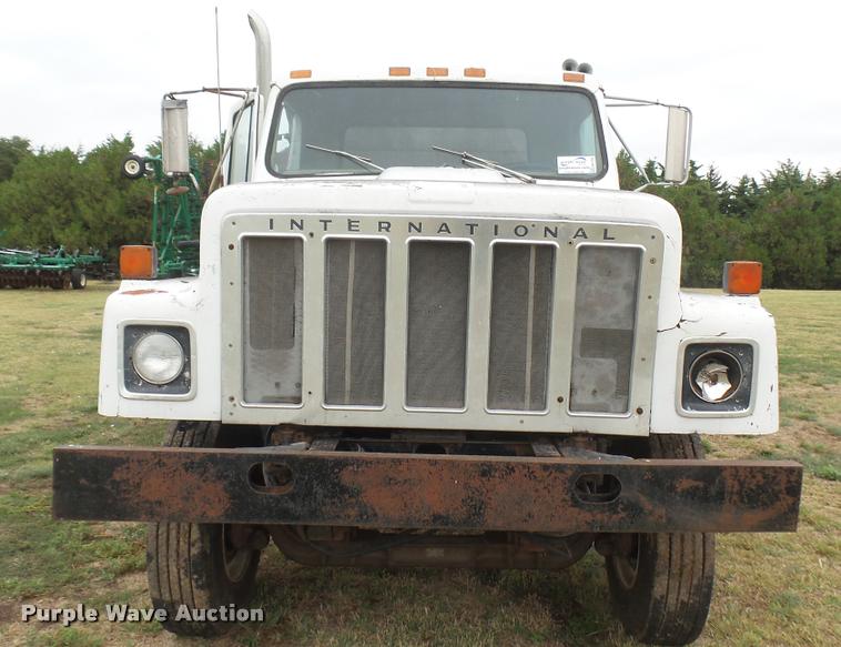 image for item DA7769 1978 International F2554 manure spreader truck