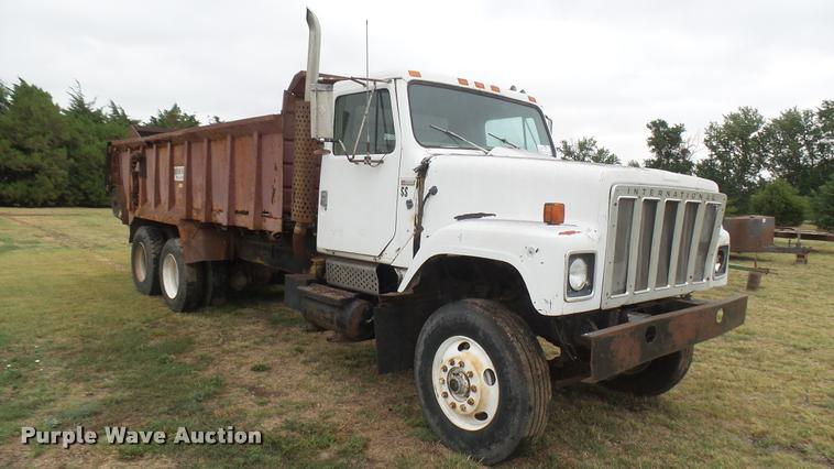 image for item DA7769 1978 International F2554 manure spreader truck