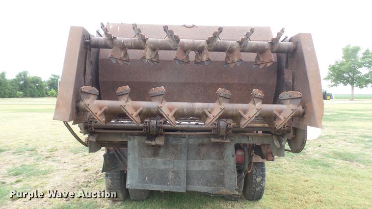 image for item DA7769 1978 International F2554 manure spreader truck