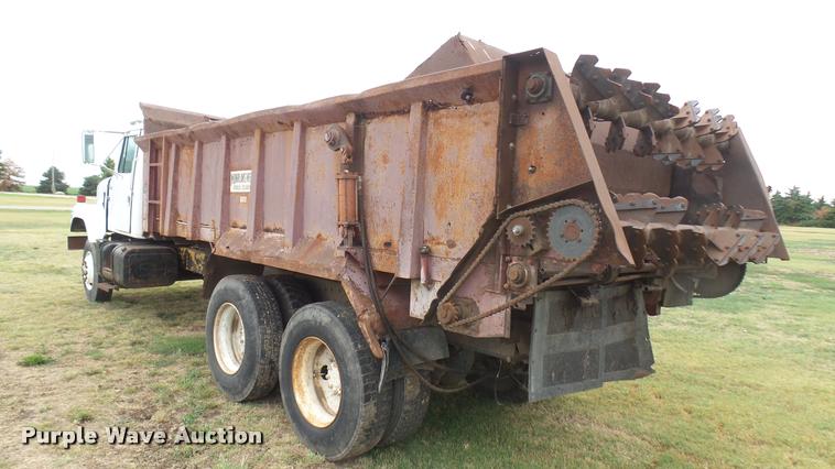 image for item DA7769 1978 International F2554 manure spreader truck
