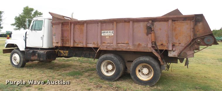 image for item DA7769 1978 International F2554 manure spreader truck