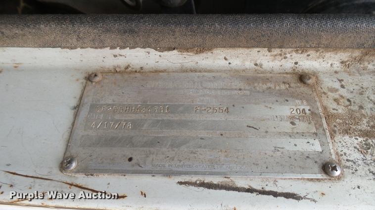 image for item DA7769 1978 International F2554 manure spreader truck