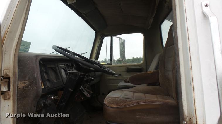 image for item DA7769 1978 International F2554 manure spreader truck