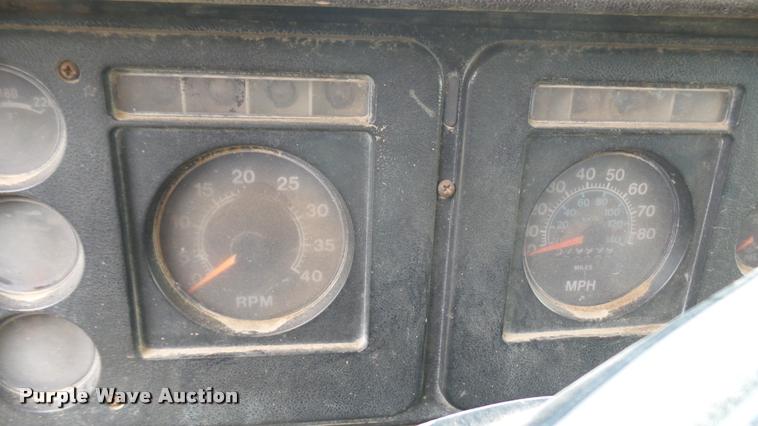 image for item DA7769 1978 International F2554 manure spreader truck