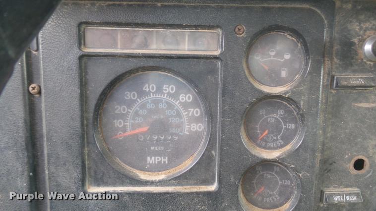 image for item DA7769 1978 International F2554 manure spreader truck