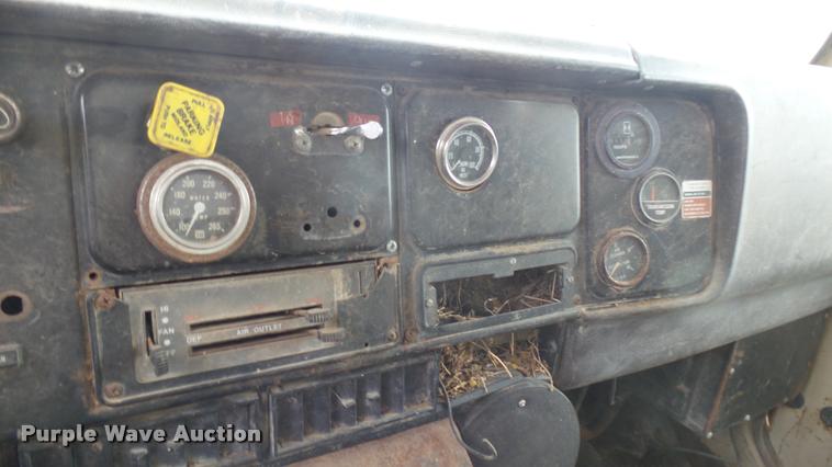 image for item DA7769 1978 International F2554 manure spreader truck