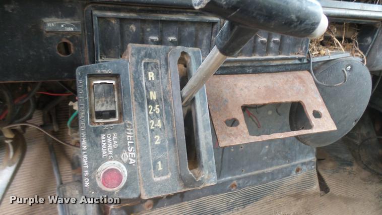 image for item DA7769 1978 International F2554 manure spreader truck