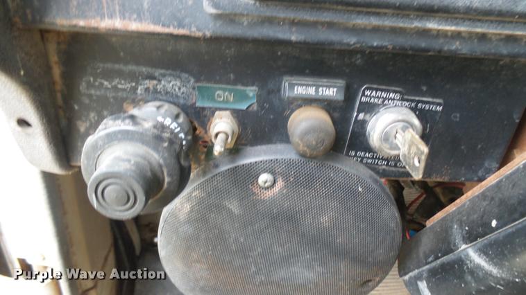 image for item DA7769 1978 International F2554 manure spreader truck